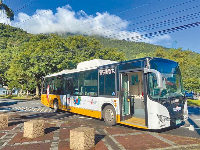 花莲县政府获中央挹注2271万元经费，将协助市区客运设置行动支付验票设备，提供民眾多元支付方式。（本报资料照片）