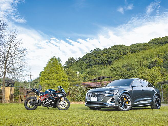 Audi e-tron S Sportback（右）拥有503PS／973Nm最大动力输出，0-100km／h加速4.5秒，原厂极速210km／h；ENERGICA EGO+ RS（左）拥有145hp／215Nm最大动力输出，0-100km／h仅2.6秒，极速高达240km／h。（陈大任摄）