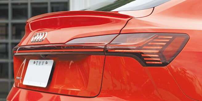 贯穿式尾灯造型相当抢眼。（陈大任摄）