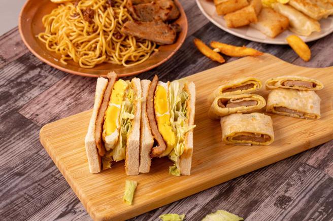 早餐店的几个主打品项，从照片上看起来颇具水准。（图／取自李易脸书）