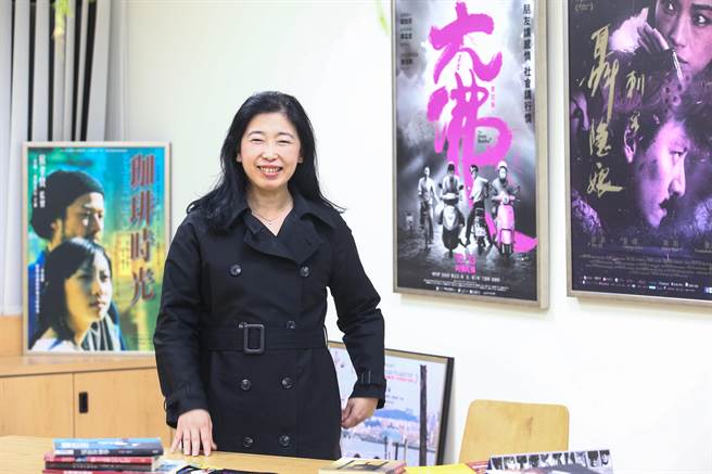 三乘影像執行長陳薇，從2021年起在長庚大學擔任駐校藝術家，推廣藝術生活化，並注入校園內。（鄧博仁攝）