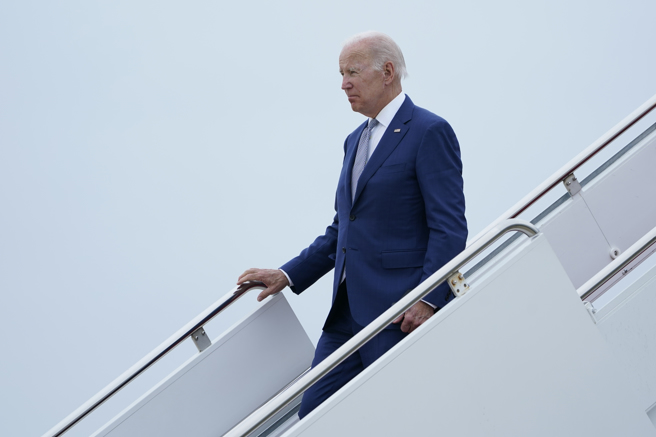 美国总统拜登将在7月中旬与其昔称「贱民」的沙乌地阿拉伯王储沙尔曼（Mohammed bin Salman）见面（图/美联社）