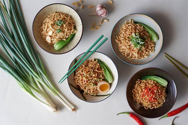 台北美福大飯店，贈品美福拌拌麵。（台北美福大飯店提供）