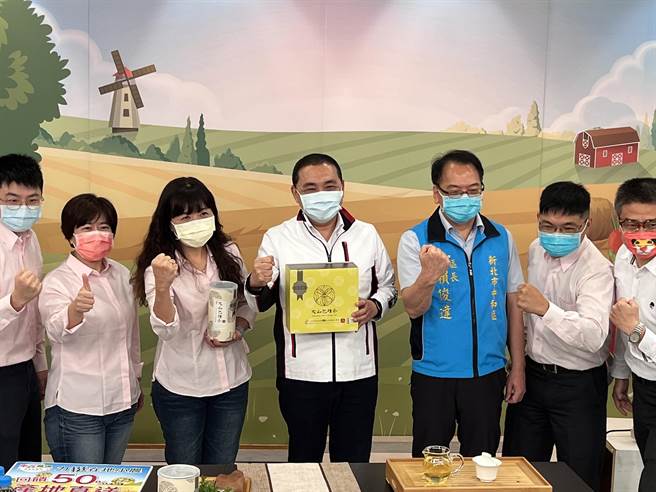 侯友宜強調，他個人也很喜歡文山包種茶，希望能推廣至全國。（李奇叡攝）