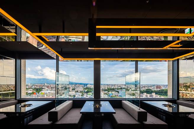 新开幕的「老乾杯 嘉义耐斯王子店」位于嘉义耐斯王子大饭店17楼。（乾杯提供）