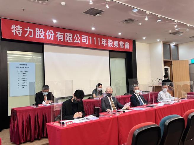 （特力股東會，何湯雄對下半年景氣樂觀。圖／李麗滿）