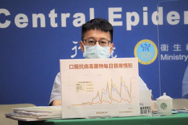 今天疫情记者会由暂代发言人职务的医疗应变组副组长罗一钧一人主持。(指挥中心提供)