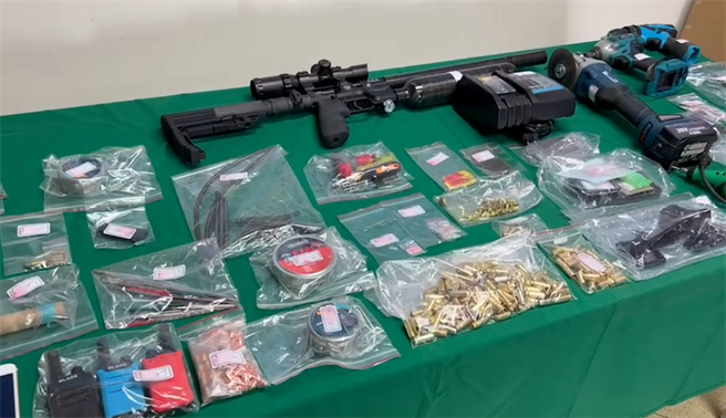 通缉犯涉嫌改枪牟利，三民二警跨区侦破枪械工厂案。（翻摄照片／高雄洪靖宜传真）