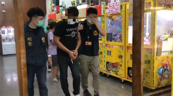 李姓通缉犯躲到台南，涉嫌改造枪枝及子弹出售牟利。（翻摄照片／高雄洪靖宜传真）