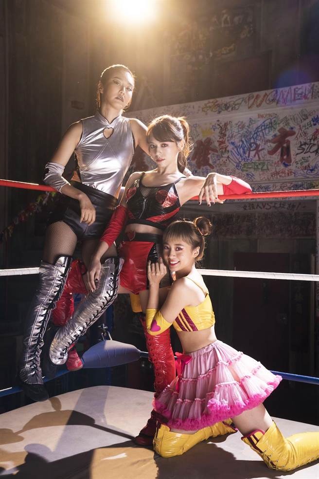 吴映洁（右起）、夏于乔、黄心娣主演《女优，摔吧！》入选富川国际影展。（满满额娱乐提供）