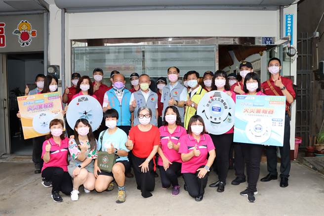 苗栗县政府为提升民眾火灾预防意识，15日前往公馆宣导分队长吴瑞云家中办理「公馆居家防火宣导」。（苗栗县府提供／李京升苗栗传真）