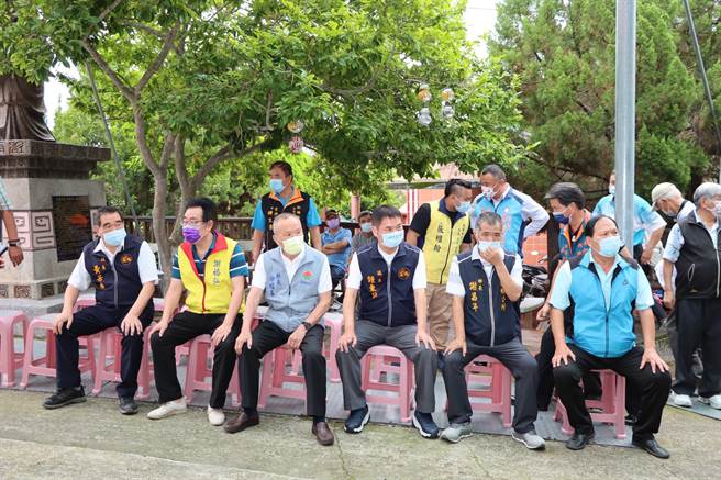 锺东锦、谢福弘2人难得在公开场合同框。（李京升摄）