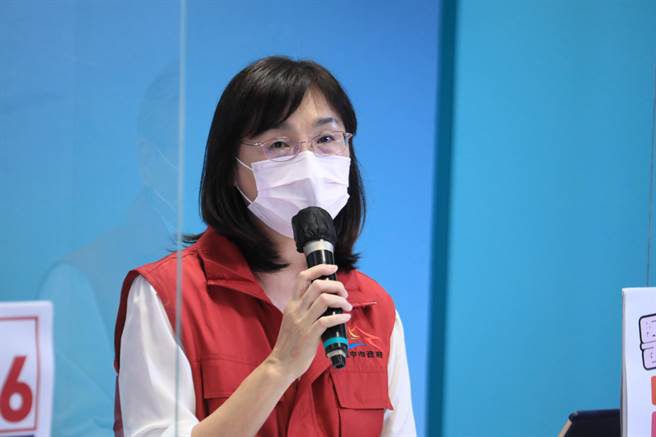 台中市卫生局副局长邱惠慈指出，对于民眾爆料，澄清医院中港院区大夜班只剩两名护理师当班，将再查证。（台中市政府卫生局提供／冯惠宜台中传真）