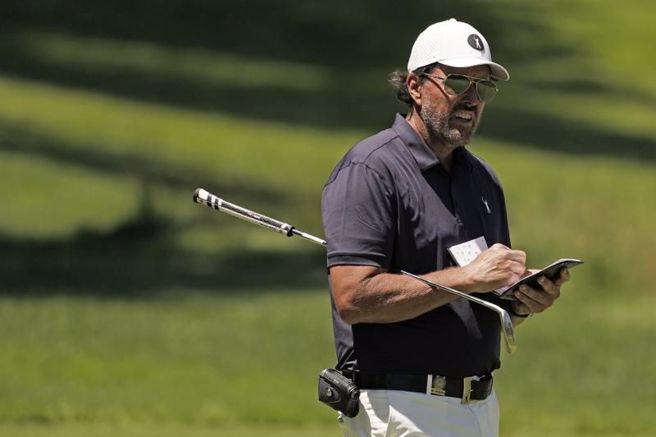 美国名将米克森参加LIV赛事之后仍希望返回PGA。（美联社）