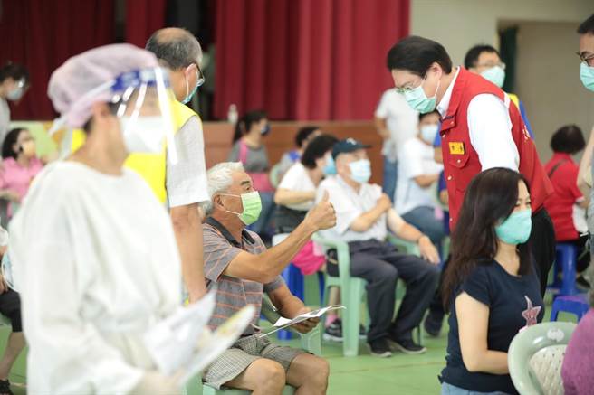 基隆市长林右昌呼吁65岁以上长者踊跃出来施打第四剂疫苗。（基隆市政府提供／张志康基隆传真）