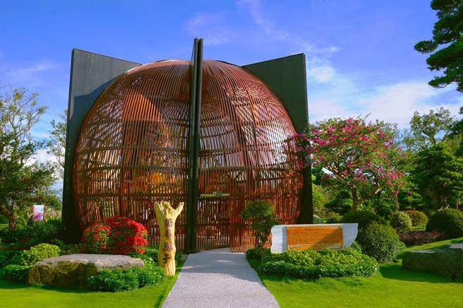 代表种下爱心的巨无霸「播梦种子」。（成美提供／吴建辉彰化传真）