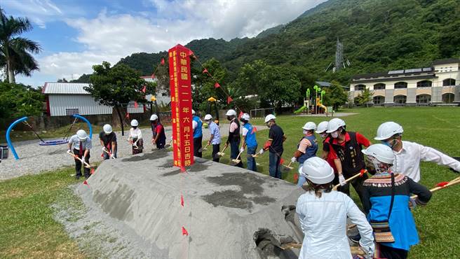 台東縣府15日舉行海端國小教師宿舍工程動土典禮。（蔡旻妤攝）