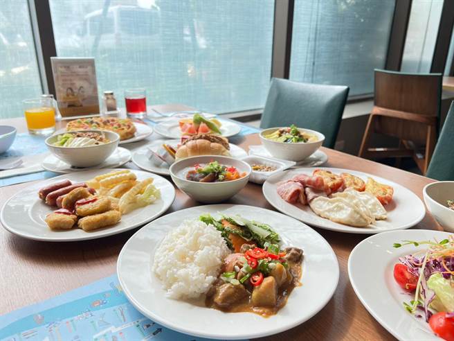 台中港酒店「乐满地」自助百匯早餐。（台中港酒店提供）