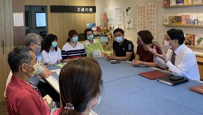 （高雄银行凝聚善款的力量，让爱发扬光大。图／高雄银行提供）