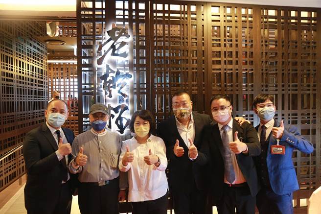 嘉義市長黃敏惠歡迎名牌燒肉店進駐嘉義市共創地方經濟。（嘉義市政府提供／廖素慧嘉市傳真）