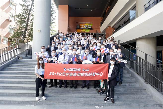 南臺科技大学今天举行5G＋XR元宇宙研发中心启用。(南臺科大提供／曹婷婷台南传真)
