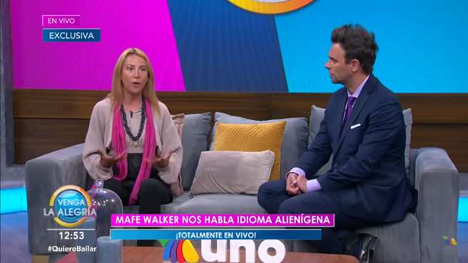 上周墨西哥电视节目Venga la Alegría邀请一位来自哥伦比亚的女子马菲·沃克(Mafe Walker)。(图/截自
Azteca America YouTube)
