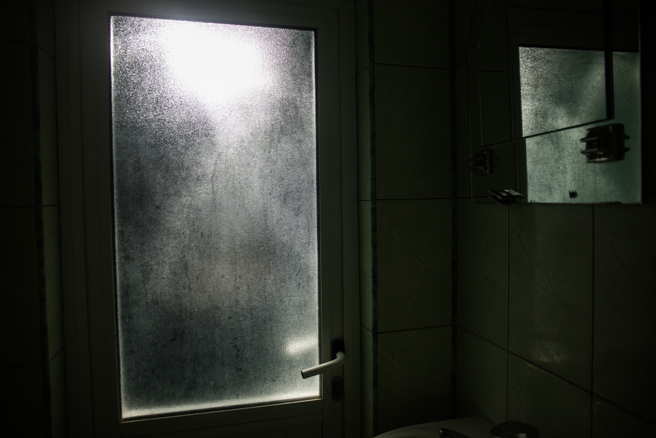 大陆一名女网友与朋友合租套房，发现浴室镜子后面有一间厨房。（示意图／达志影像）