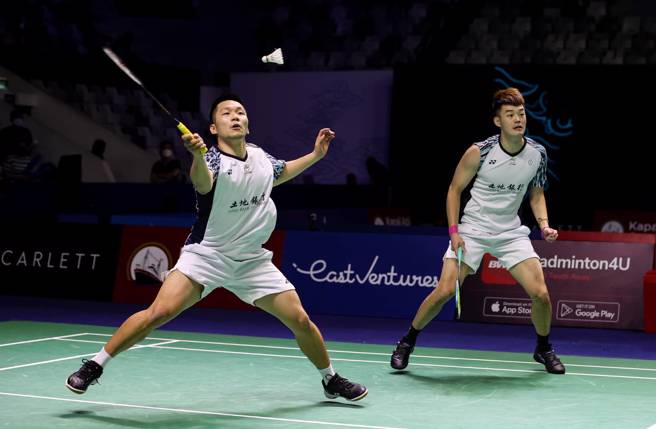 李洋（左）、王齐麟（右）在印尼羽球公开赛首轮获胜。（Badminton Photo提供）
