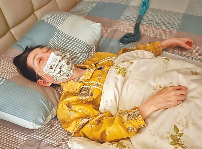 前总统陈水扁的妻子吴淑珍日前确诊，14日下午住院治疗。图为日前居家照护画面。（撷取自脸书陈水扁新勇哥物语／柯宗纬高雄传真）