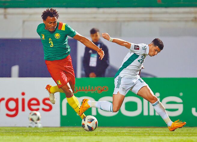 有网友爆料，向卡达申请签证要前往观赏赛事，国籍与发照国都被迫选择「中国」。图为世界杯预选赛。（美联社）