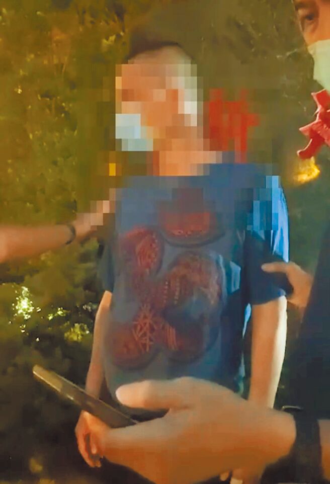 57岁蔡姓凶嫌犯案后逃回台北躲藏，花莲警方北上在士林一处宫庙带到人。蔡刻意理平头，掩人耳目。（警方提供／王志伟花莲传真）