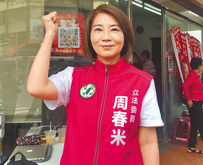 针对屏东县长选举陷入「龙凤大战」，周春米强调，会扮演好母鸡角色，并突破蓝绿寻求更多人的支持。（谢佳潾摄）