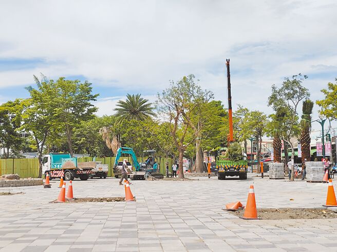 「怡然自得，五感生心─田尾迎宾之心规划计画」工程2020年2月获内政部营建署补助1.28亿元进行改造，不过计划一波三折，原包商工程延宕不满被县府解约，还向县府求偿，14日包商悄悄进驻復工，预计年底能完工，可望农历年前与民眾见面。（吴建辉摄）