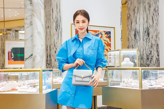 邵雨薇出席宝格丽配件发表会，男友吴慷仁呵护有加，事前关照品牌「多多照顾我们家雨薇」。（罗永铭摄）