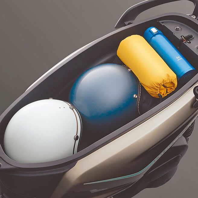 37.5L行李厢较同级更好放。（陈大任摄）