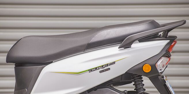 689mm超长座垫双载皆舒适。（陈大任摄）