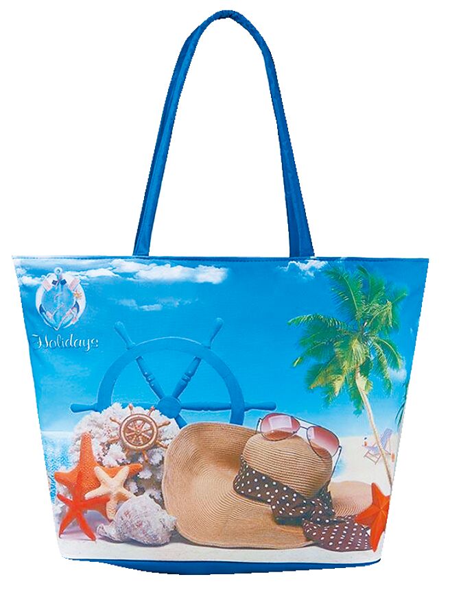 家乐福海军风沙滩包买1送1，特价399元。（家乐福提供）