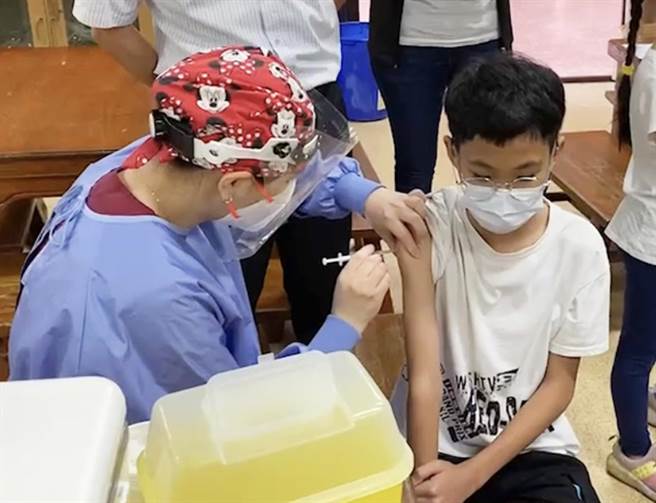 中央宣布儿童疫苗接种时程缩短为四周，台中市政府随即启动「儿童疫苗2.0计画」。（台中市政府提供）