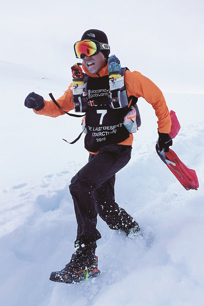 30岁那年，陈彦博顺利完成四大极地马拉松巡迴赛，获得总冠军。（照片提供／陈彦博）