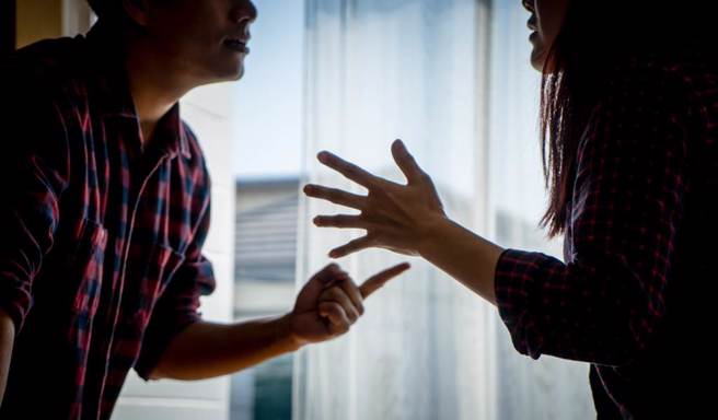 大陆一对夫妻结婚6年经常吵架，几乎每次妻子都会拿离婚2字威胁。图为吵架示意图。（达志提供） 