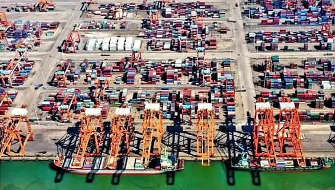 上海美国商会表示，在沪美企于封城后下调营收预期，缩减投资计划。（图／新华社）