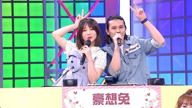 玉兔（左）怀孕4个月，跟老公合体上节目。（三立提供）