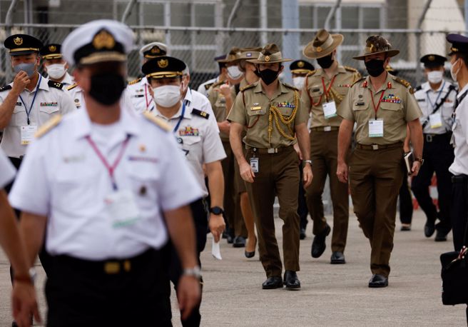由美国、日本合办探讨印度太平洋地区安全保障的太平洋两栖领导人研讨会（PALS）14日起在东京举行，今天的研修活动安排在日本的基地、驻囤地观摩国防装备静态及动态的展示。(图／路透社)