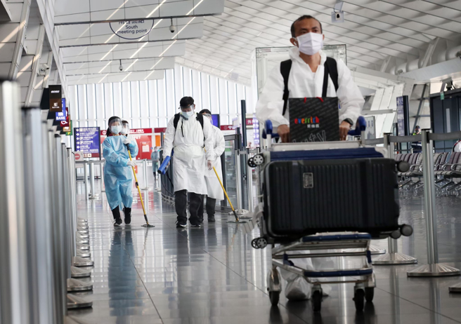 国内边境防疫管制昨日起放宽为3+4，开放每周2.5万人次入境，以及旅客转机，但航空业却认为总量额度太低，呼吁政府调整管制措施。（图／示意图，记者范扬光摄影）