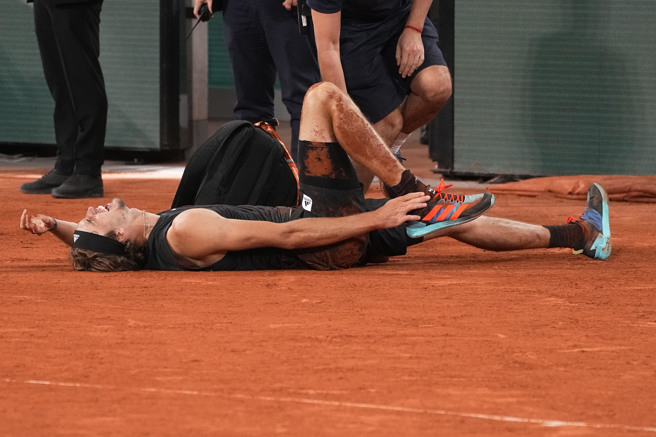 小祖维瑞夫在法网受伤，右脚踝韧带多处撕裂动刀，目前休养中，将缺席今年温布顿，台湾好手曾俊欣也递补进会内赛。（资料照／美联社）