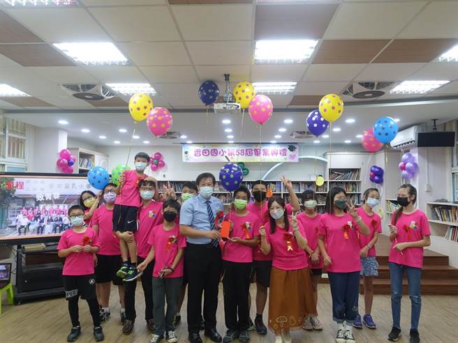 鄭培華說，學校在收到六甲同學致贈的經費後，真的相當感動，也證明香田國小的學生，是懂得感恩回報，願意付出的好孩子。（校方提供／吳建輝彰化傳真）