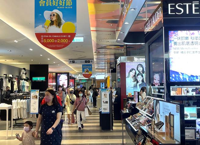 新光三越迎来买气、人潮双成长，线上线下涌现会员回流潮。（新光三越提供）