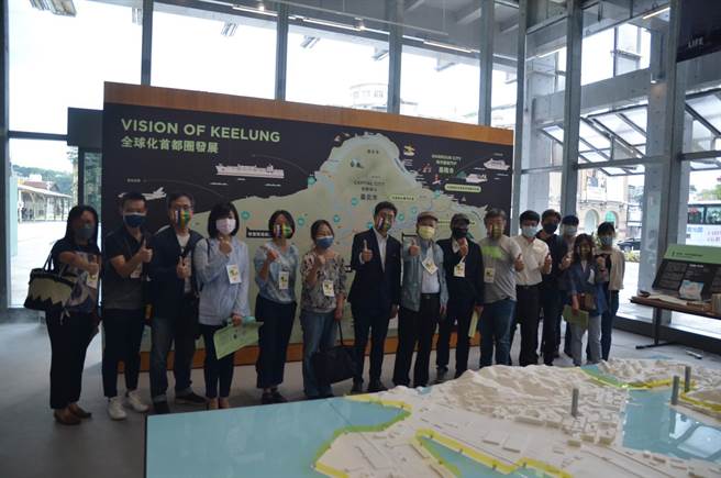 立委蔡适应与基市都发处16日邀请都市计画学会和基隆市都市设计审议委员参访城市博览会。（蔡适应办公室提供／张志康基隆传真）