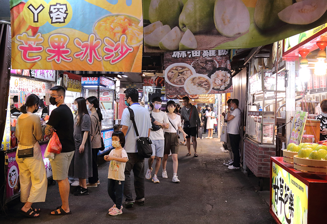 夜市里五花八门的小吃。(摄影/Carter)