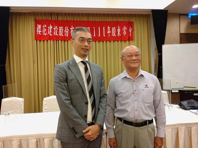（樱花建设董事长陈正釭（右）与总经理陈世英，对刚性购屋市场仍具信心。图／曾丽芳）